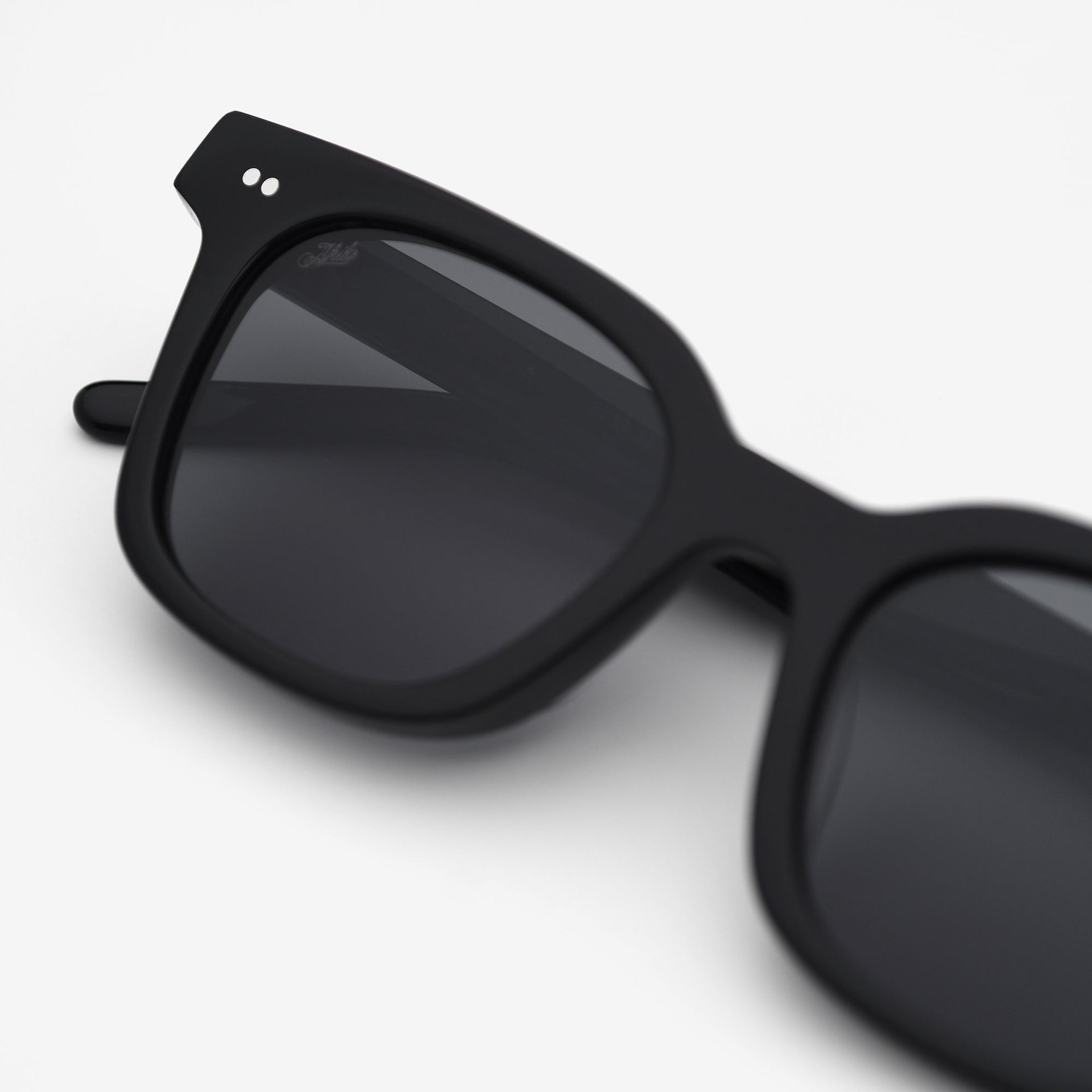 Black / Black