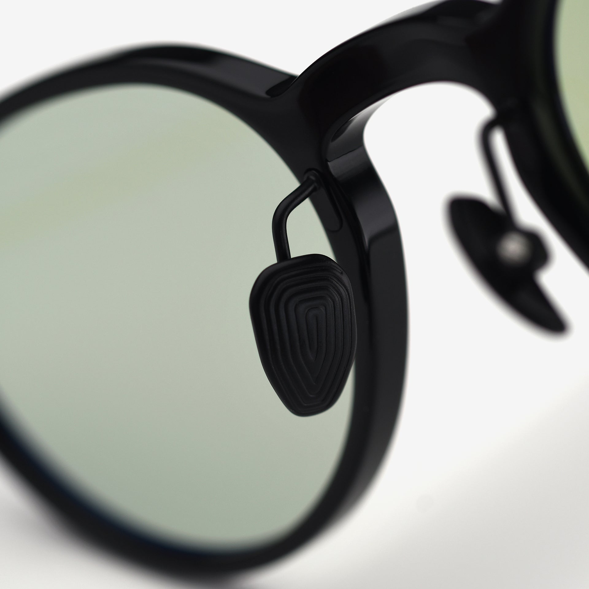 Black / Green