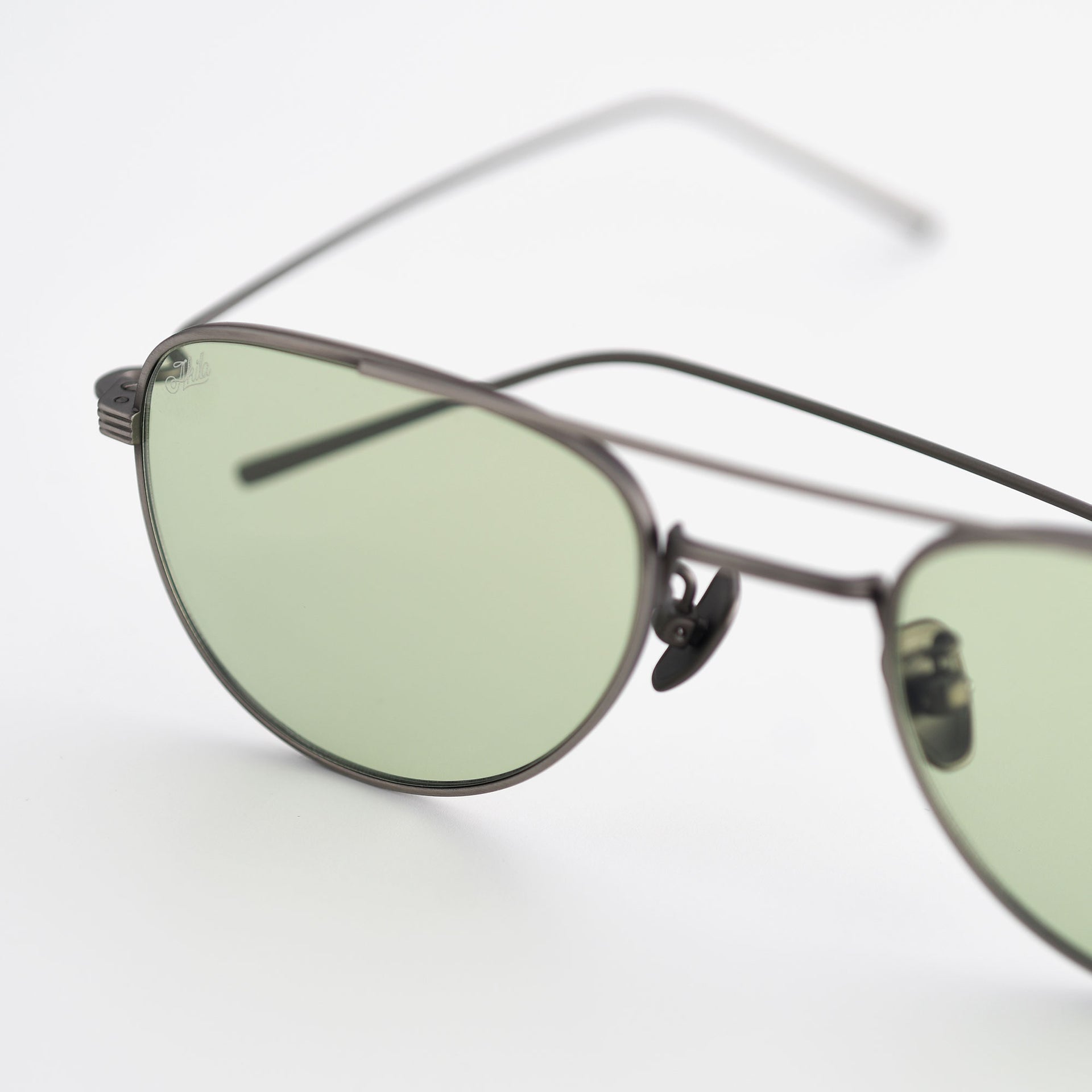 Gunmetal / Lt Green