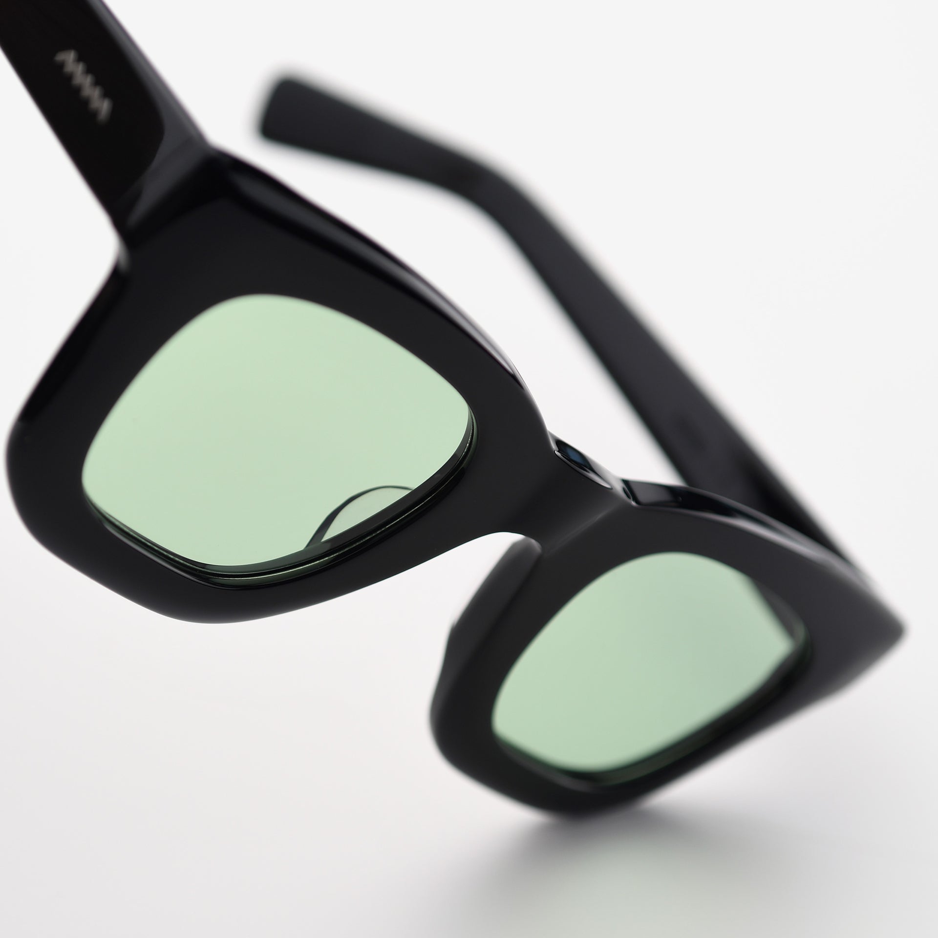Black / Lt Green