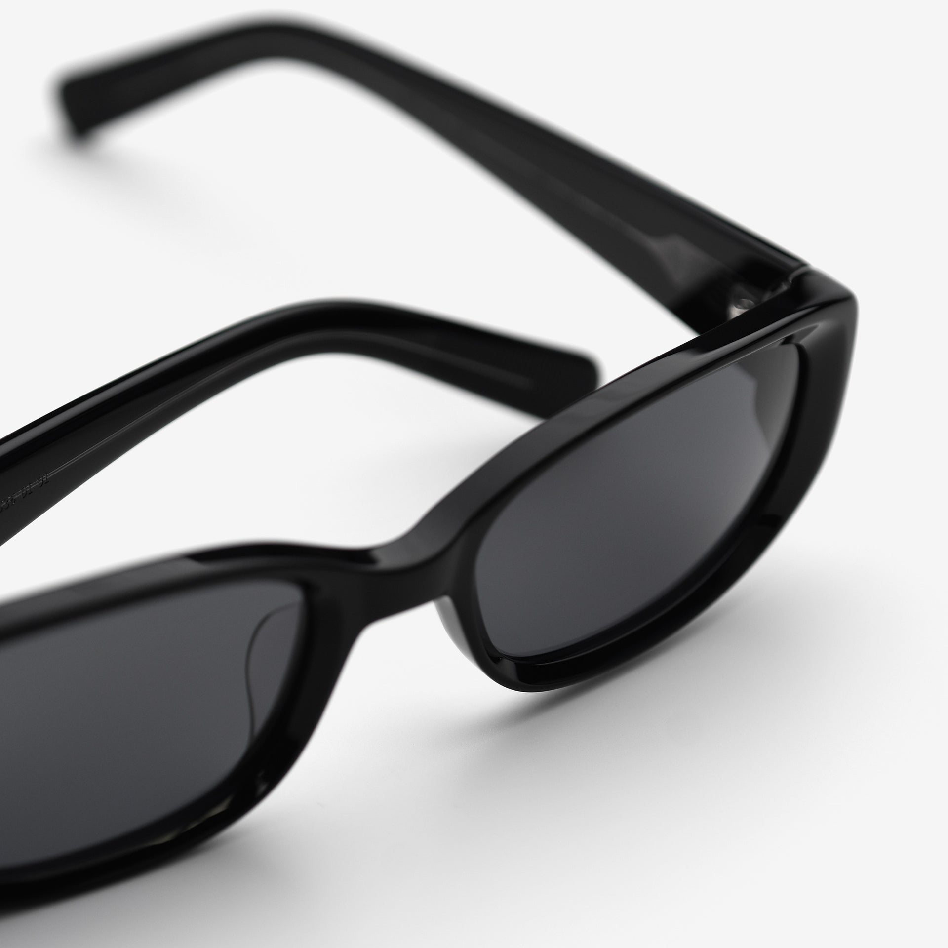 Black / Black