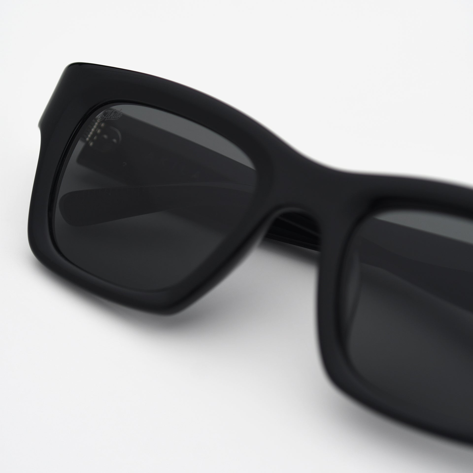 Black / Black
