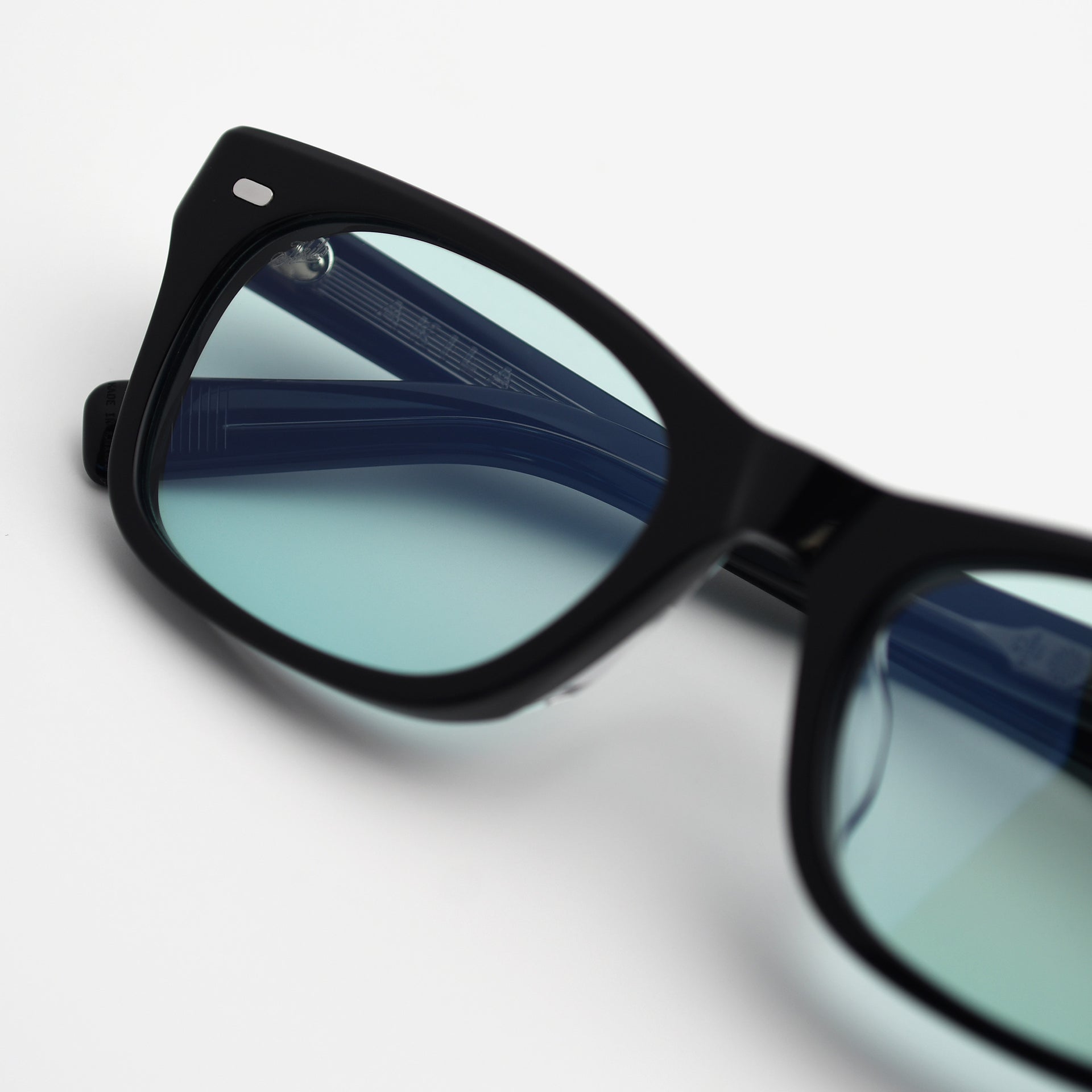 Black / Mint